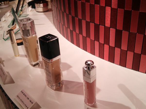 MAQUIA10th_Cafe_Display07