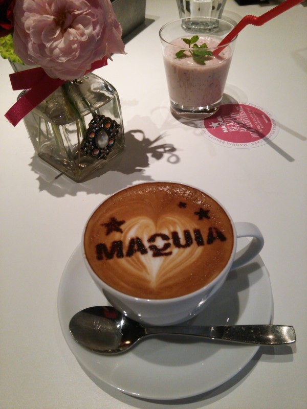 MAQUIA10th_Cafe_cappuccino03